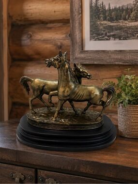 Vintage Bronze-Finish Horse Statue – L’Accolade Style Sculpture